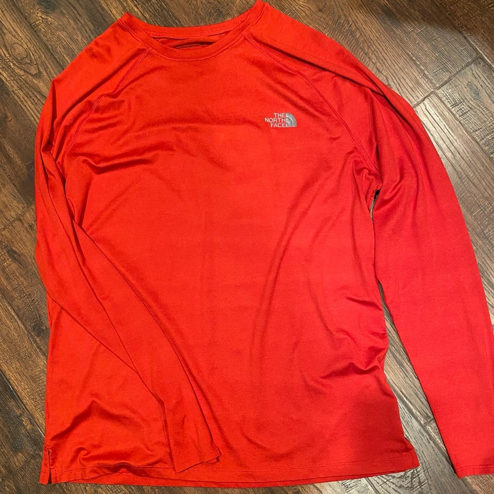 Men’s North Face dri fit long sleeve performance tee. Size large